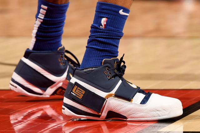 雄鹿遭受重创！利拉德无限期缺阵，字母哥或成NBA球员市场焦点