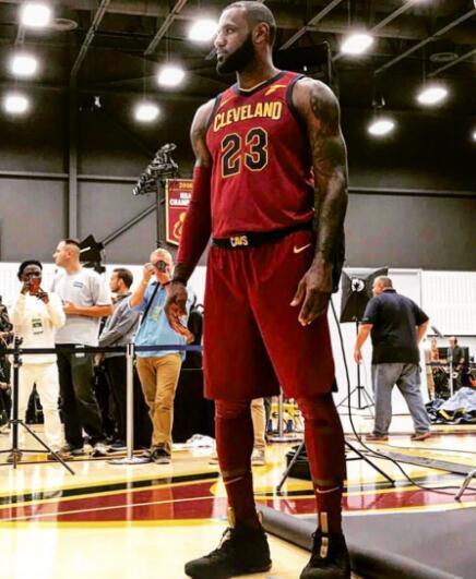 TA：赢球正成为枪手的一种习惯；诺伊尔在定位球防守上很脆弱